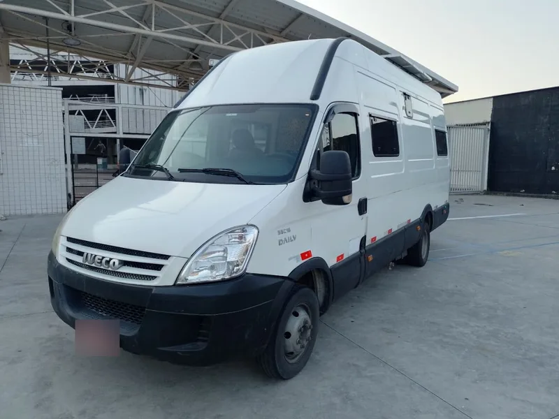 Iveco Daily transformada em motorhome pela Camper RJ