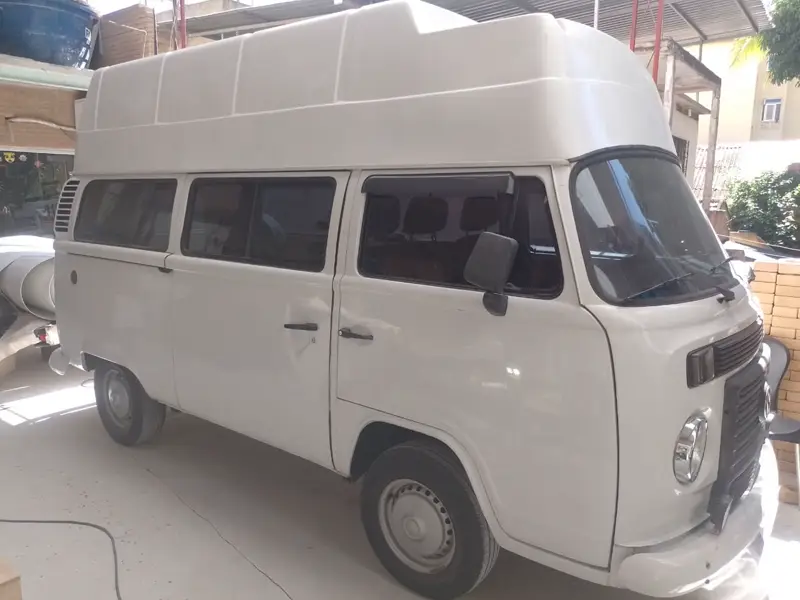 Kombi com teto alto em fibra instalado pela Camper RJ